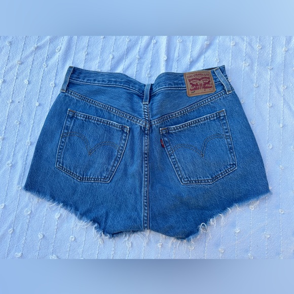 Levi 501 Jean Shorts - W31 - Picture 2 of 4
